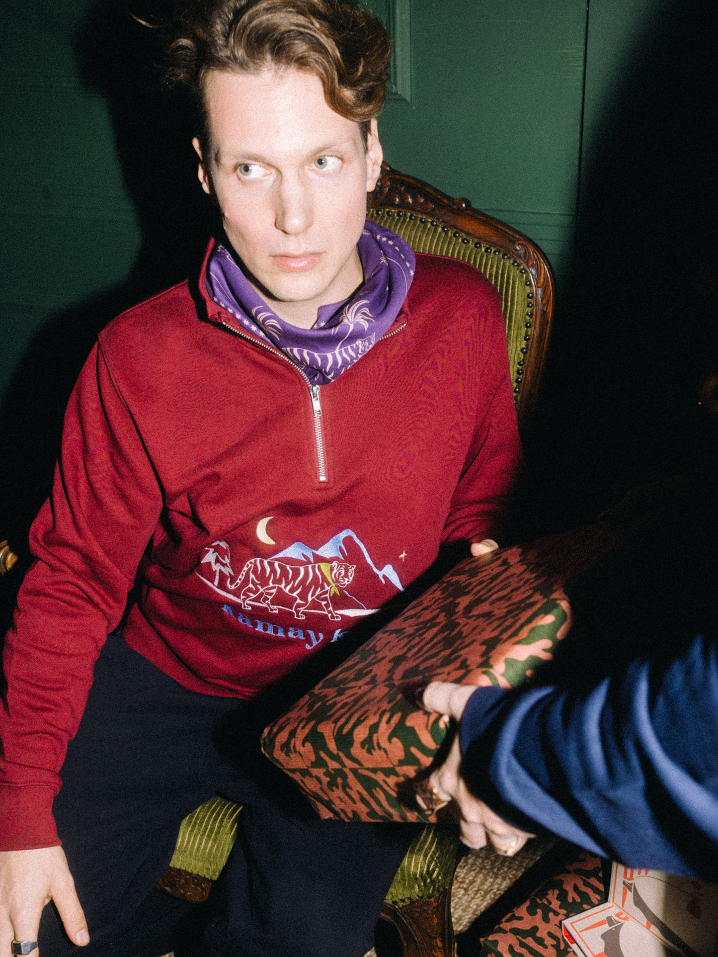 WINTER TIGER - Zip Sweater - Burgundy