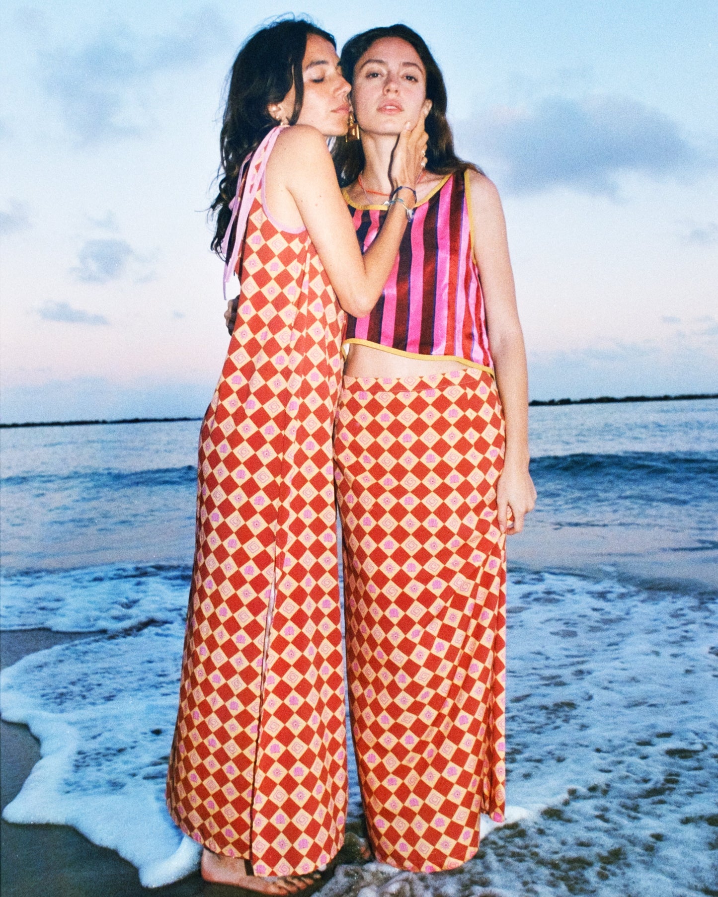 WOMEN'S WEAR